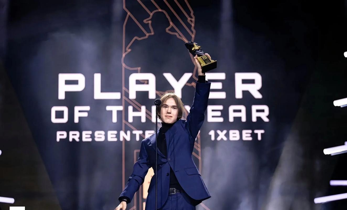 关键之战！BLG和TES谁赢得胜决就将直通S赛 保底拿到二号种子名额